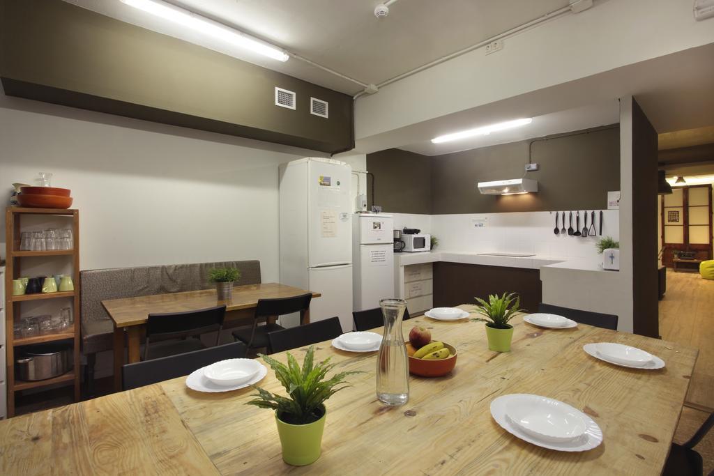 Gracia City Hostel Barcelona Exterior photo The kitchen in a typical apartment