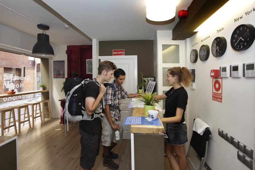 Gracia City Hostel Barcelona Exterior photo Reception at the hostel