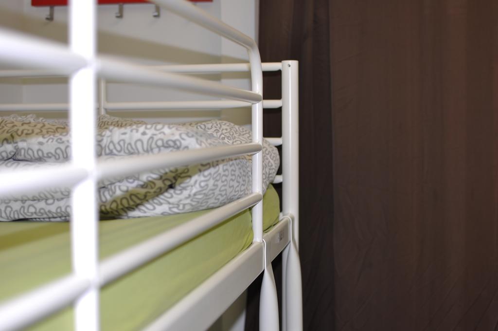 Gracia City Hostel Barcelona Exterior photo A cot