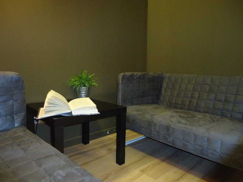 Gracia City Hostel Barcelona Exterior photo A room at the library