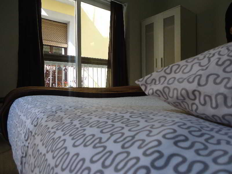 Gracia City Hostel Barcelona Exterior photo A bed