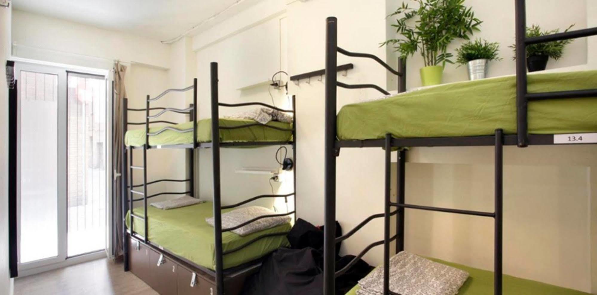 Gracia City Hostel Barcelona Exterior photo Hostel beds