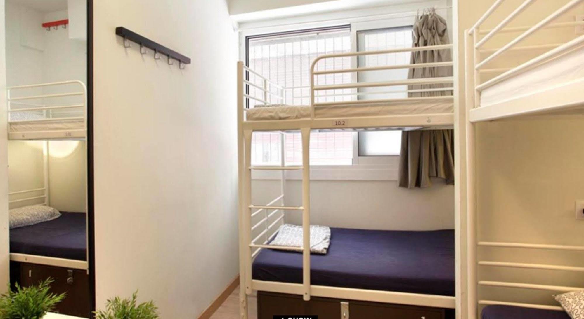 Gracia City Hostel Barcelona Exterior photo A capsule hotel room in Japan